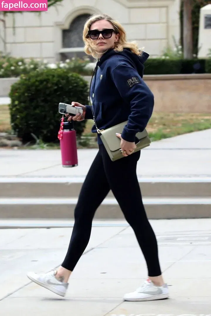 Chloë Grace Moretz / chloegmoretz / https: Onlyfans Photo Gallery 