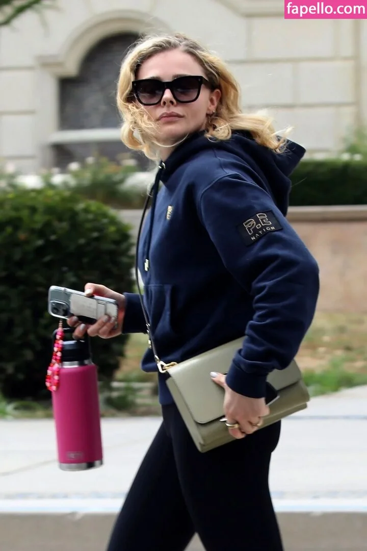 Chloë Grace Moretz / chloegmoretz / https: Onlyfans Photo Gallery 