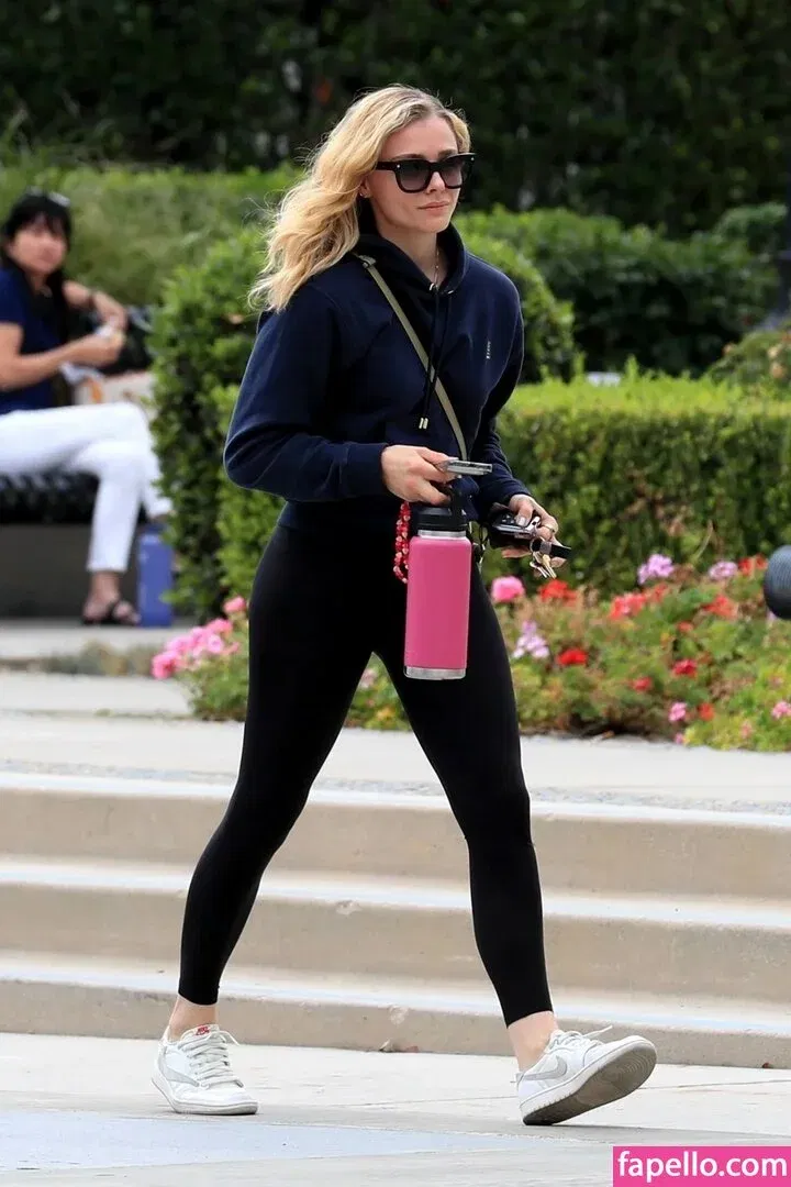 Chloë Grace Moretz / chloegmoretz / https: Onlyfans Photo Gallery 