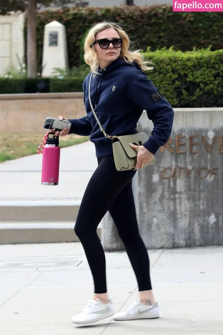 Chloë Grace Moretz / chloegmoretz / https: Onlyfans Photo Gallery 