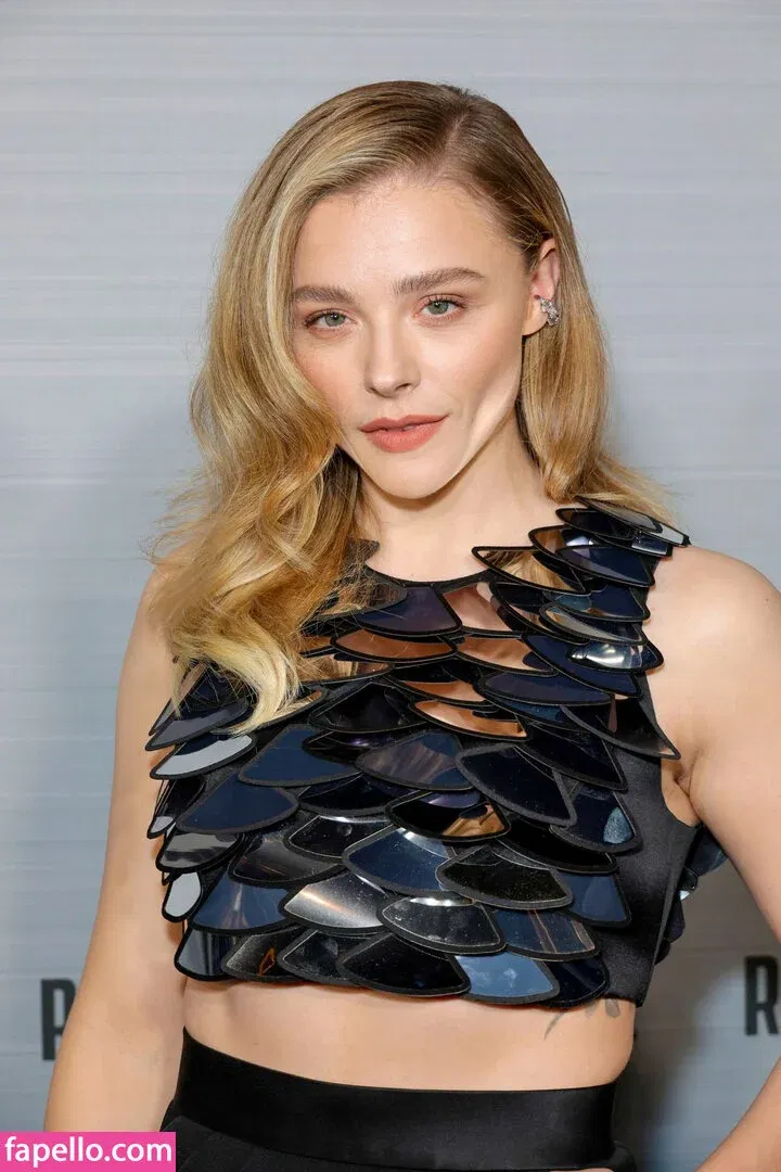 Chloë Grace Moretz / chloegmoretz / https: Onlyfans Photo Gallery 