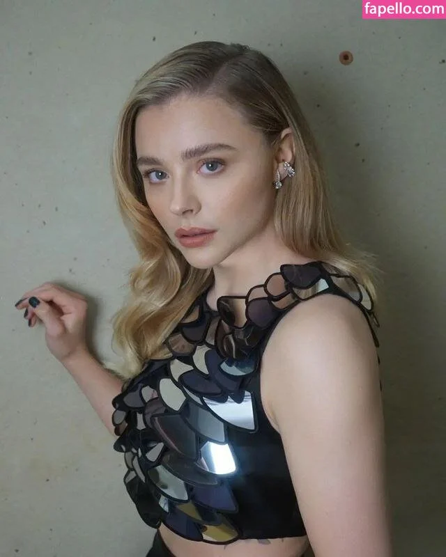 Chloë Grace Moretz / chloegmoretz / https: Onlyfans Photo Gallery 