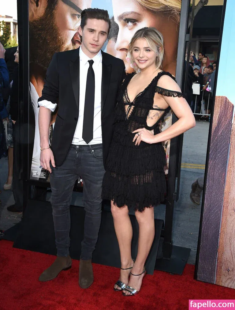 Chloë Grace Moretz / chloegmoretz / https: Onlyfans Photo Gallery 