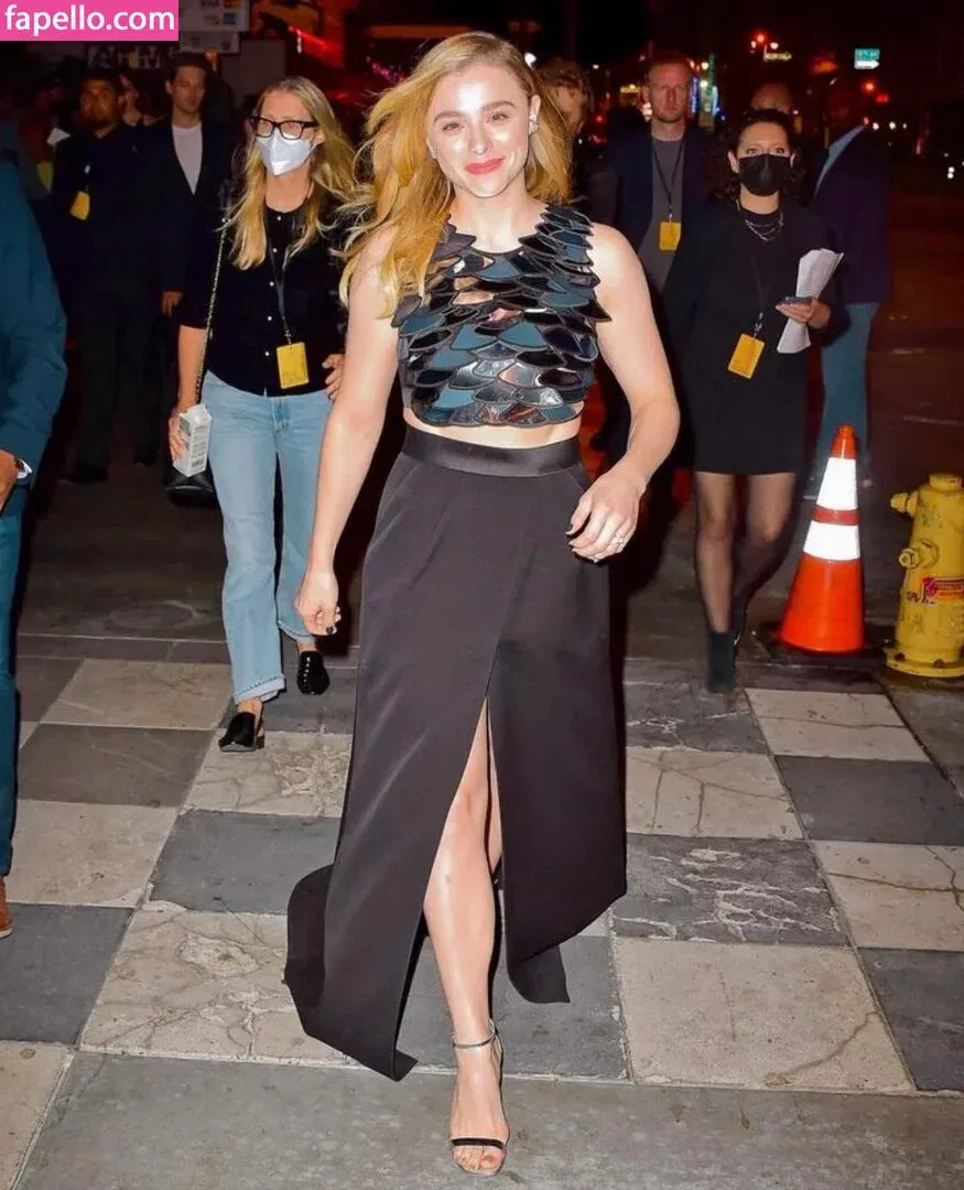 Chloë Grace Moretz / chloegmoretz / https: Onlyfans Photo Gallery 