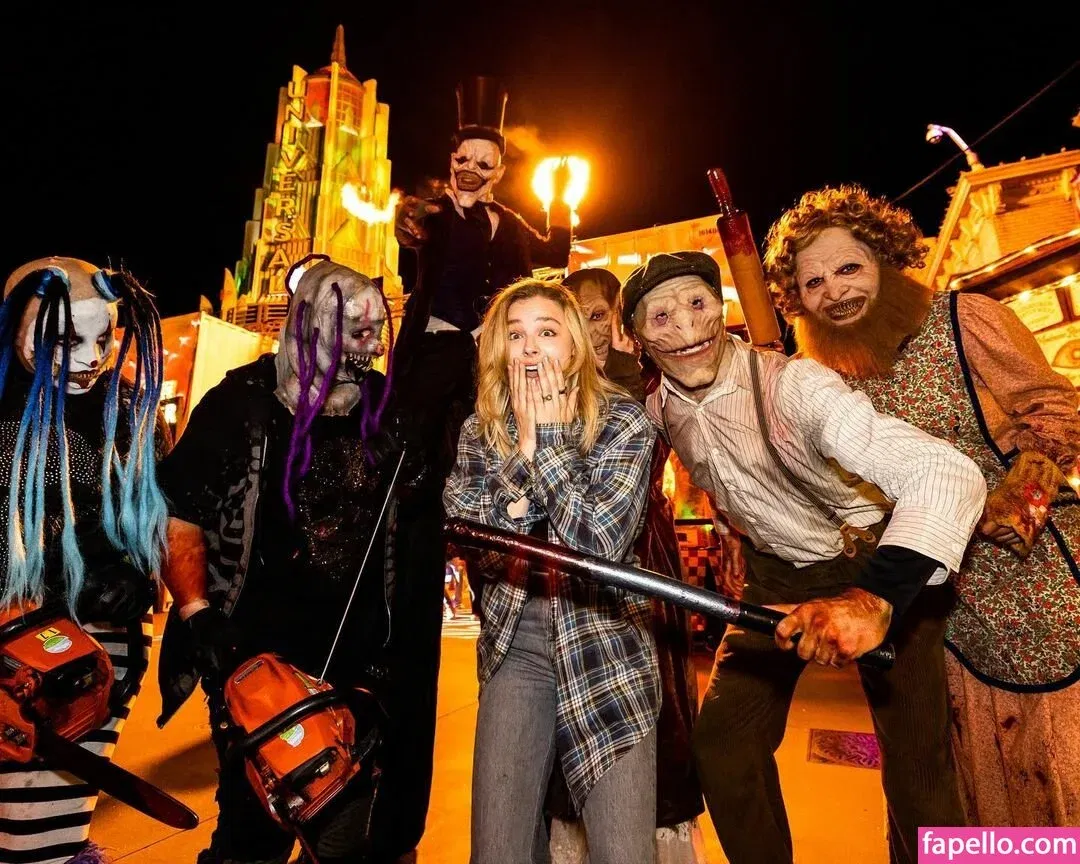 Chloë Grace Moretz / chloegmoretz / https: Onlyfans Photo Gallery 