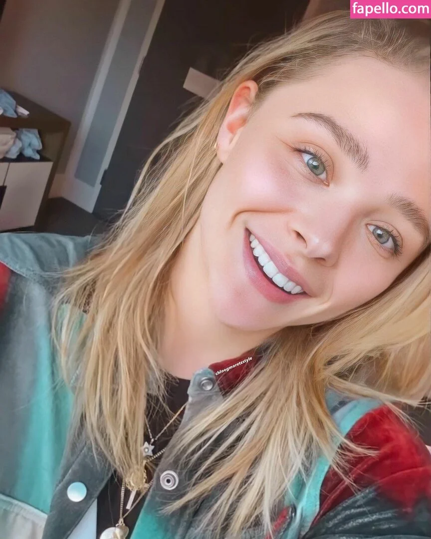 Chloë Grace Moretz / chloegmoretz / https: Onlyfans Photo Gallery 