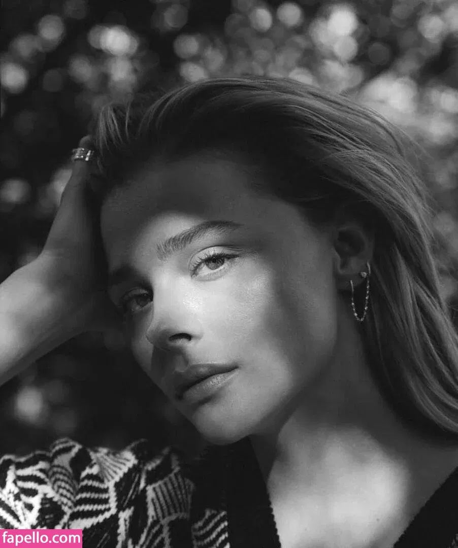 Chloë Grace Moretz / chloegmoretz / https: Onlyfans Photo Gallery 