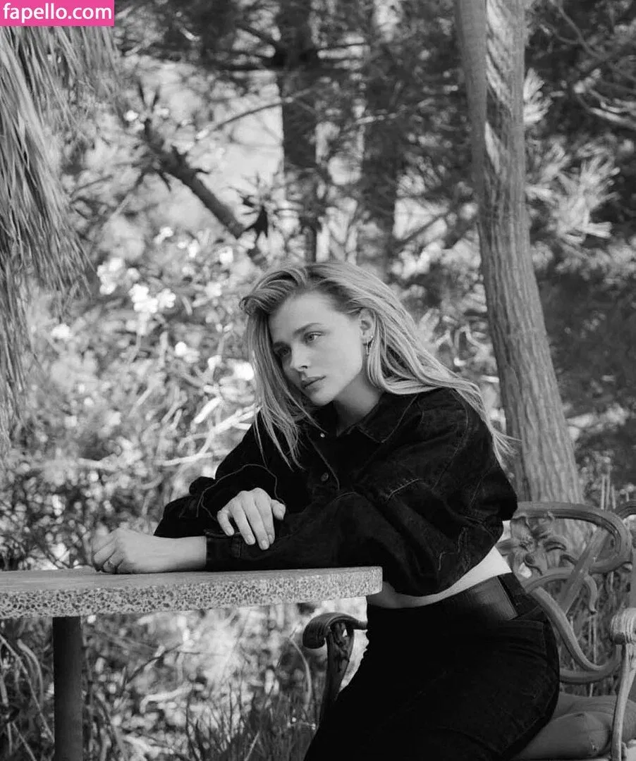 Chloë Grace Moretz / chloegmoretz / https: Onlyfans Photo Gallery 