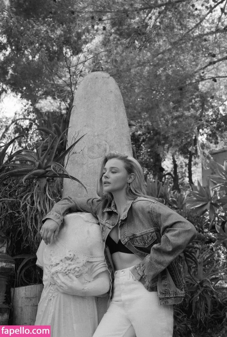 Chloë Grace Moretz / chloegmoretz / https: Onlyfans Photo Gallery 