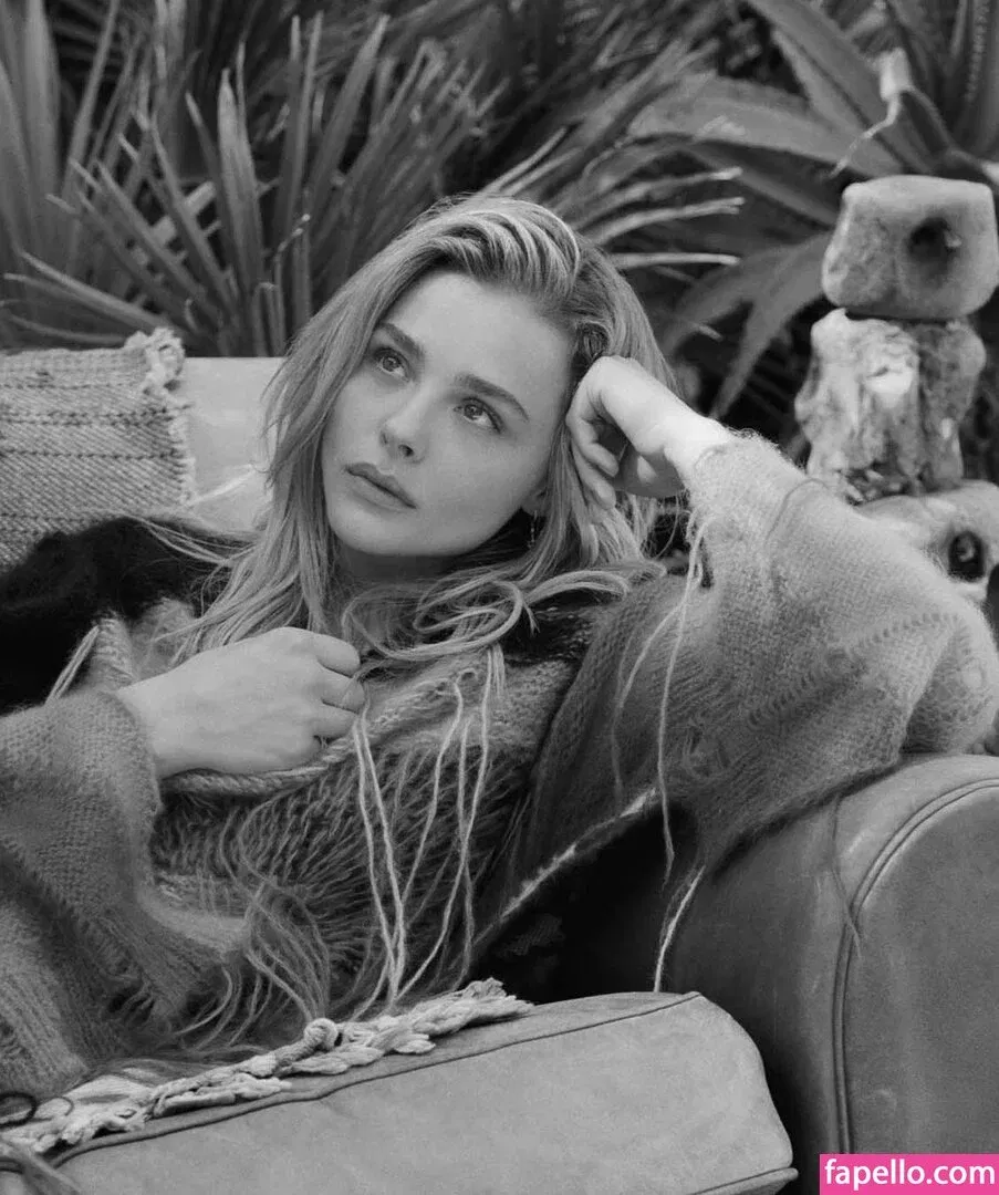 Chloë Grace Moretz / chloegmoretz / https: Onlyfans Photo Gallery 