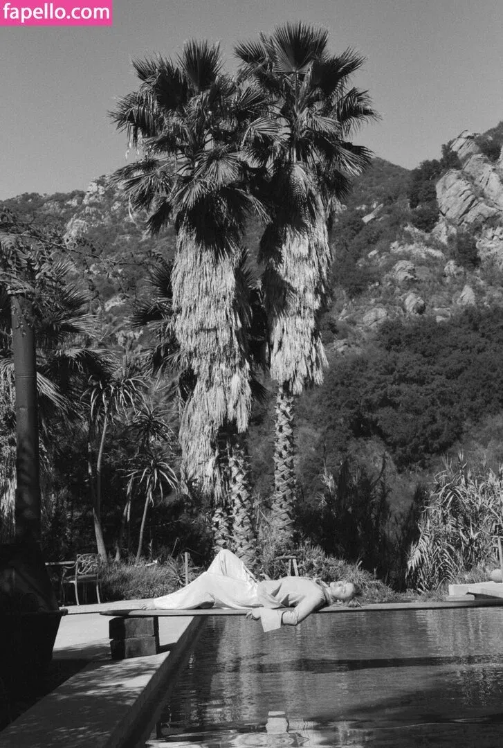 Chloë Grace Moretz / chloegmoretz / https: Onlyfans Photo Gallery 