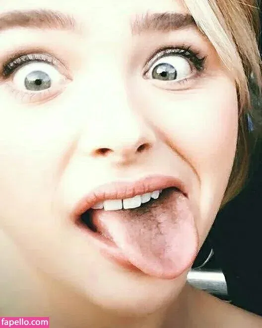 Chloë Grace Moretz / chloegmoretz / https: Onlyfans Photo Gallery 