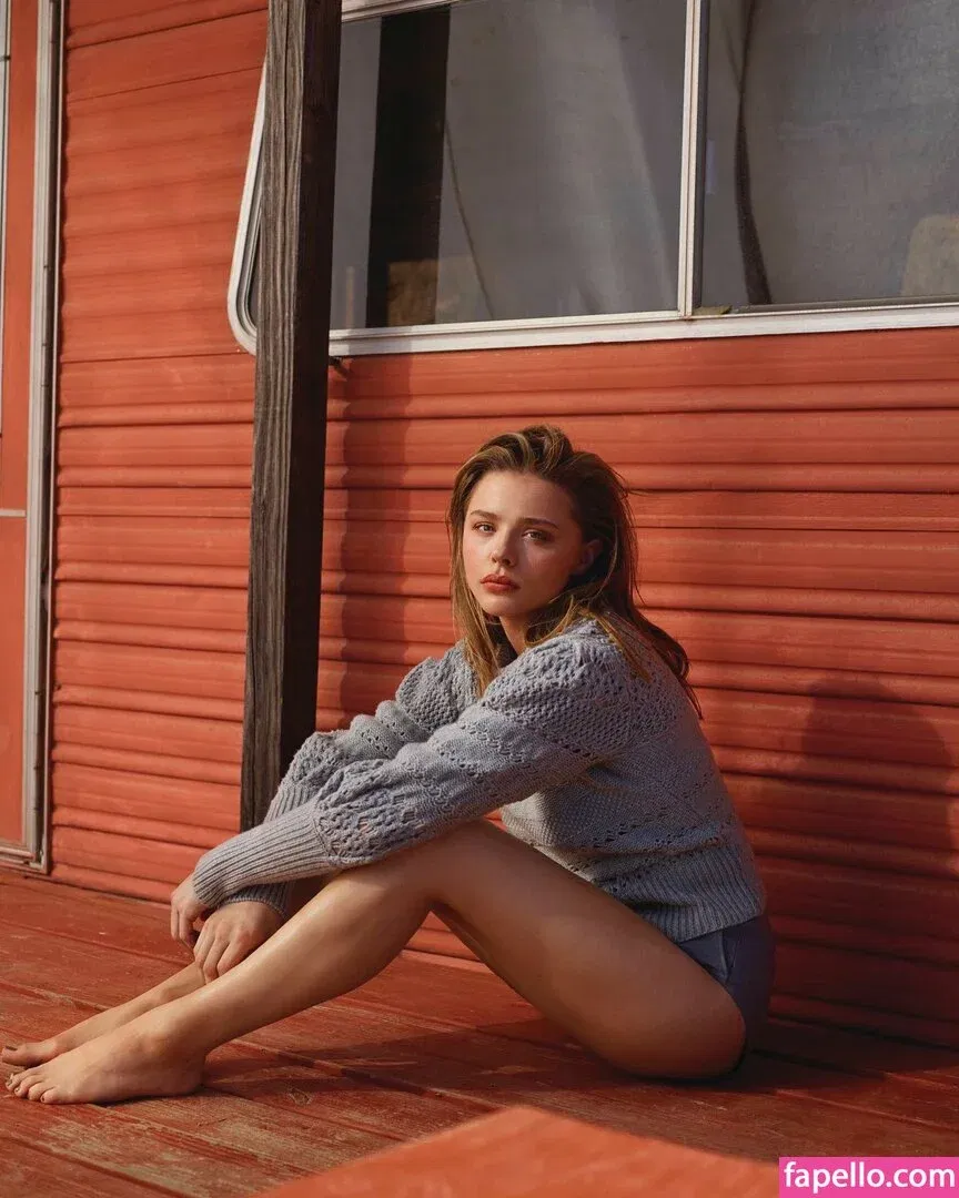 Chloë Grace Moretz / chloegmoretz / https: Onlyfans Photo Gallery 