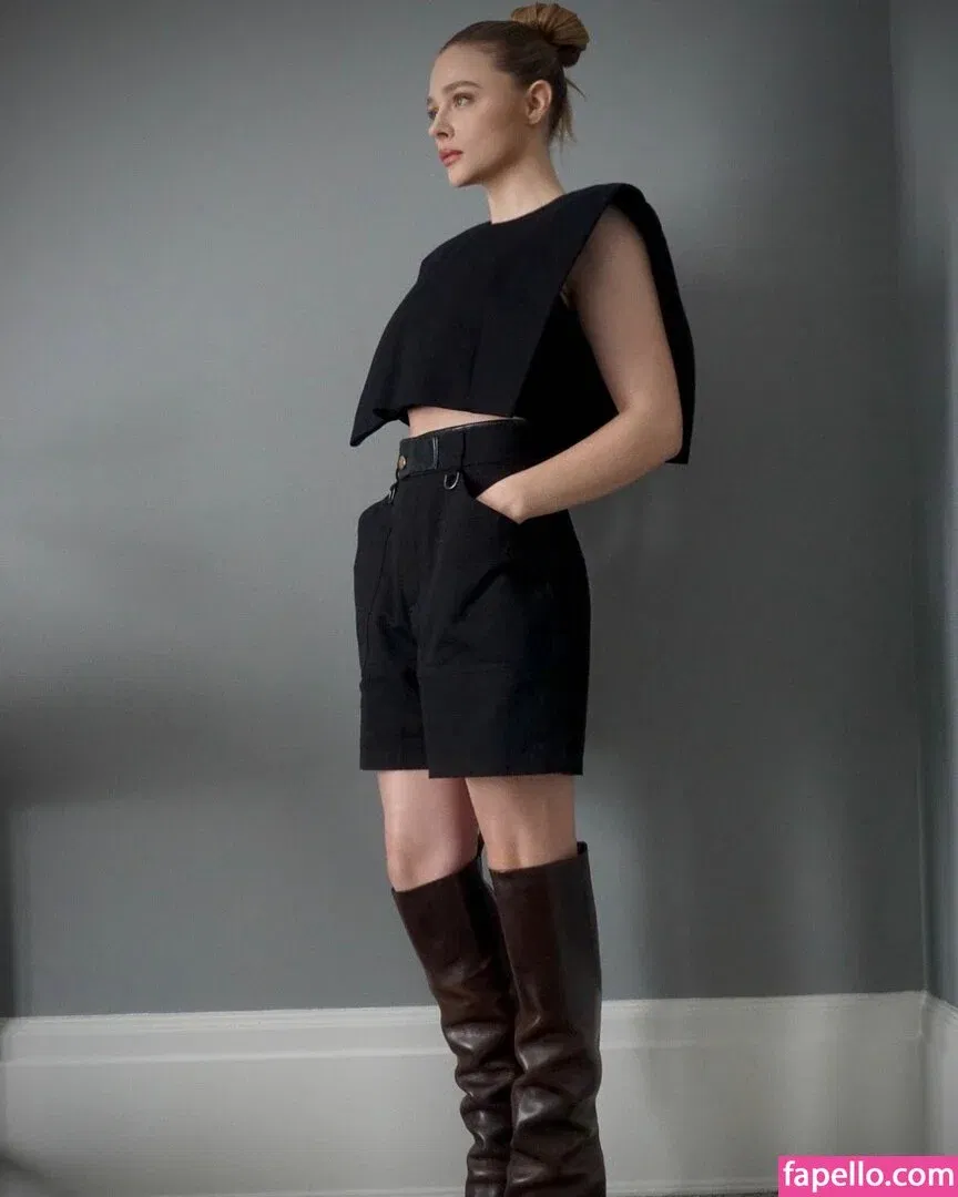 Chloë Grace Moretz / chloegmoretz / https: Onlyfans Photo Gallery 