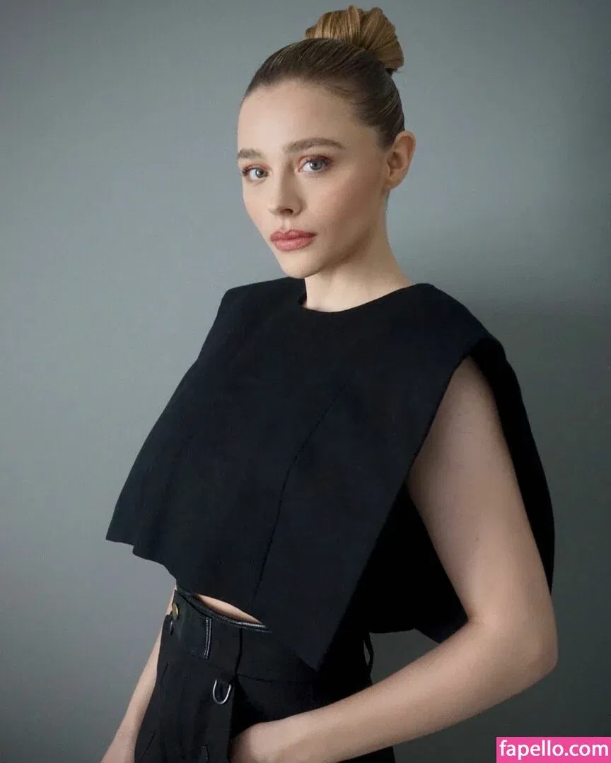 Chloë Grace Moretz / chloegmoretz / https: Onlyfans Photo Gallery 