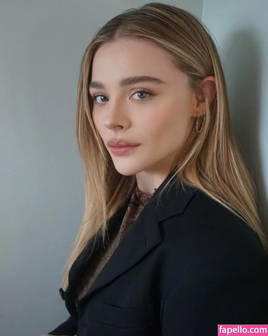 Chloë Grace Moretz / chloegmoretz / https: Onlyfans Photo Gallery 