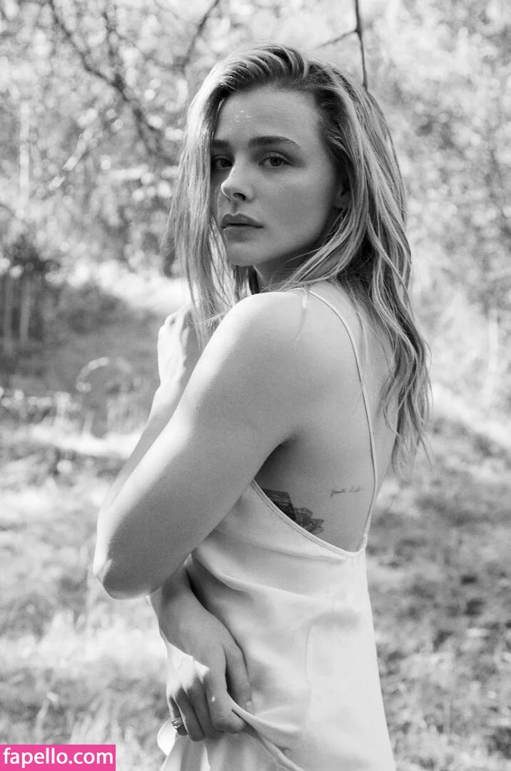 Chloë Grace Moretz / chloegmoretz / https: Onlyfans Photo Gallery 
