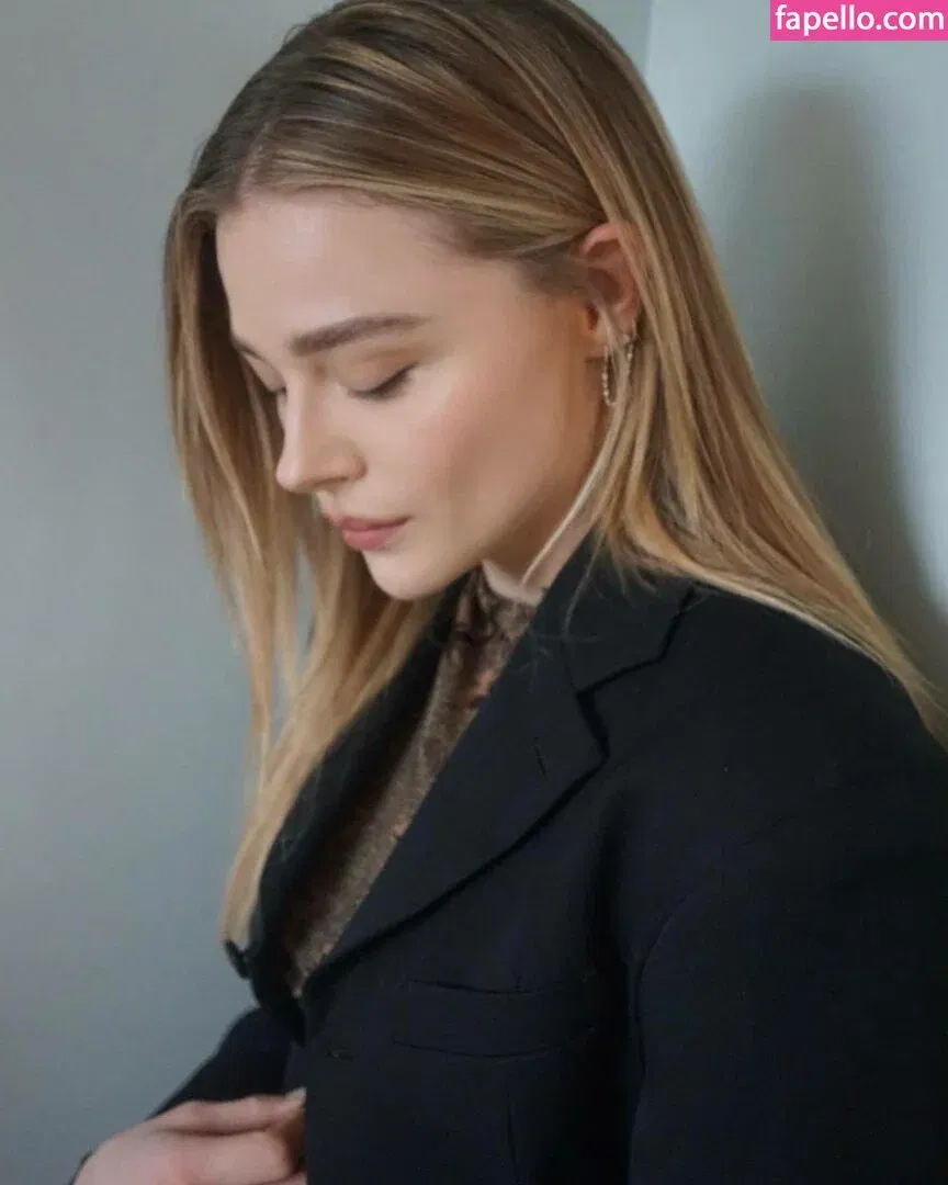 Chloë Grace Moretz / chloegmoretz / https: Onlyfans Photo Gallery 