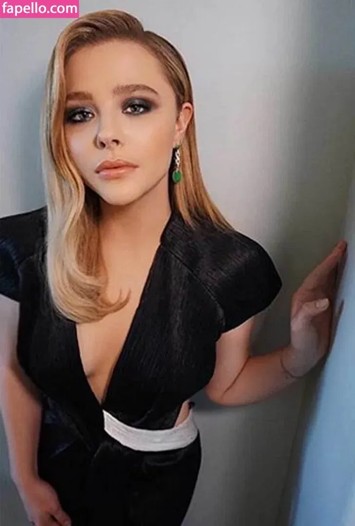 Chloë Grace Moretz / chloegmoretz / https: Onlyfans Photo Gallery 