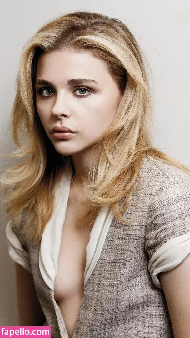 Chloë Grace Moretz / chloegmoretz / https: Onlyfans Photo Gallery 