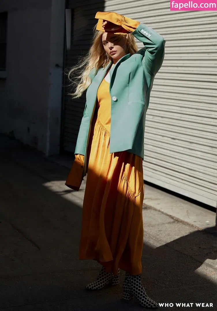 Chloë Grace Moretz / chloegmoretz / https: Onlyfans Photo Gallery 