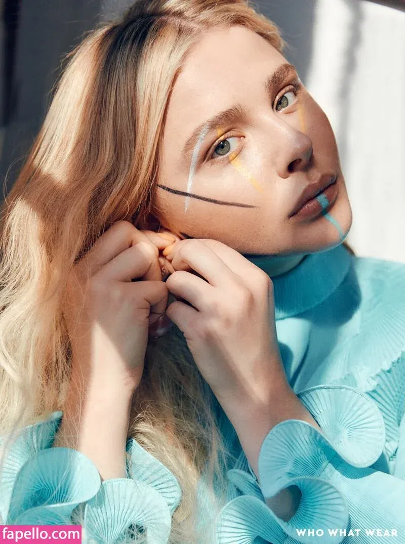 Chloë Grace Moretz / chloegmoretz / https: Onlyfans Photo Gallery 