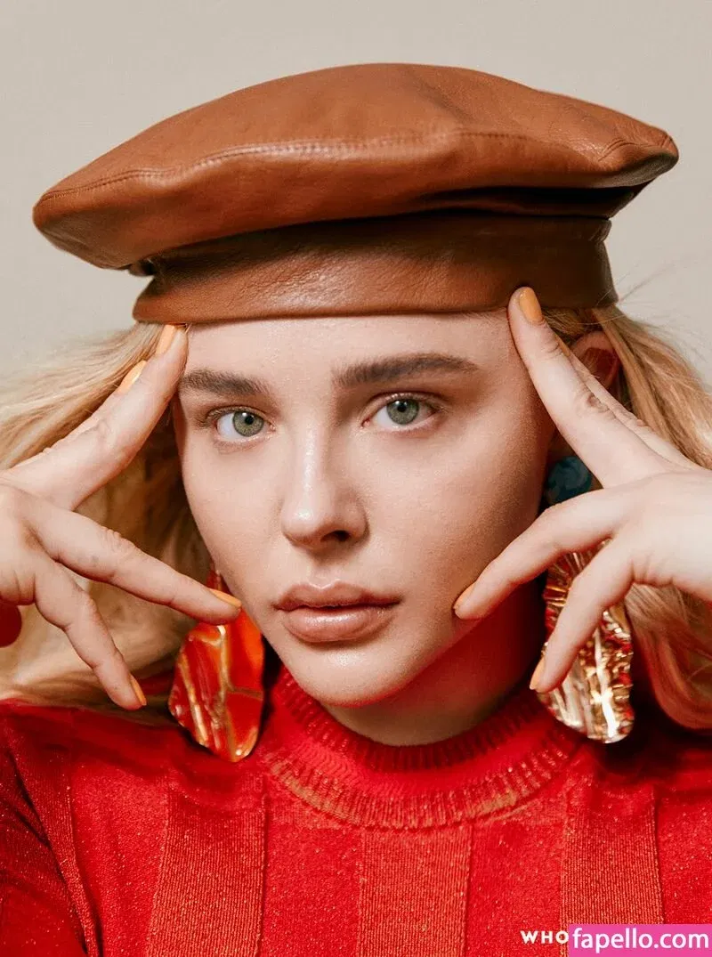 Chloë Grace Moretz / chloegmoretz / https: Onlyfans Photo Gallery 