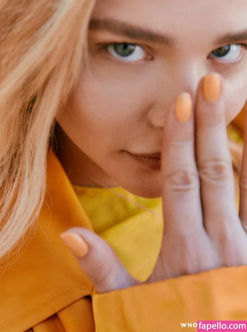 Chloë Grace Moretz / chloegmoretz / https: Onlyfans Photo Gallery 