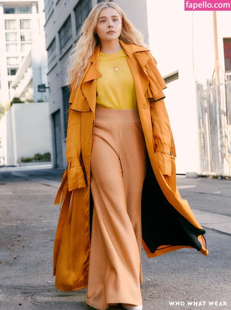 Chloë Grace Moretz / chloegmoretz / https: Onlyfans Photo Gallery 