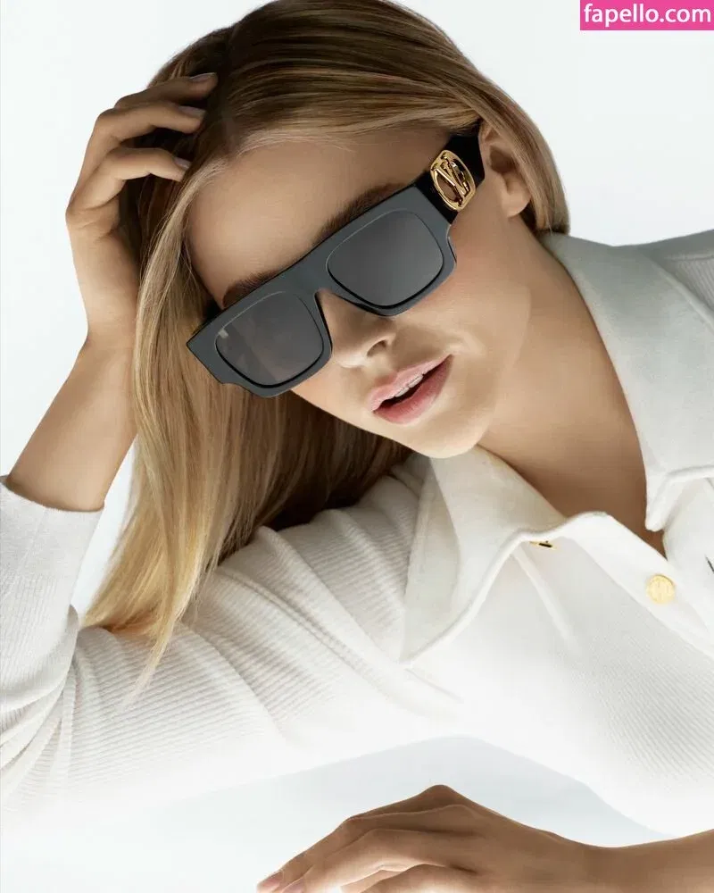 Chloë Grace Moretz / chloegmoretz / https: Onlyfans Photo Gallery 