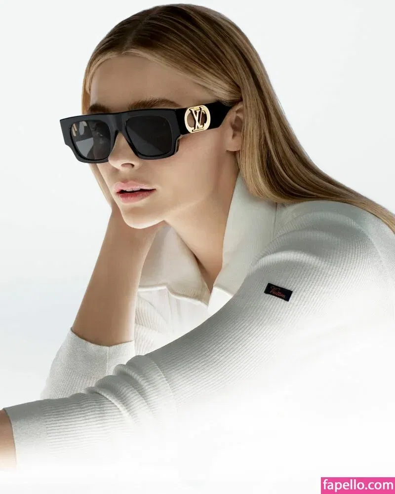 Chloë Grace Moretz / chloegmoretz / https: Onlyfans Photo Gallery 