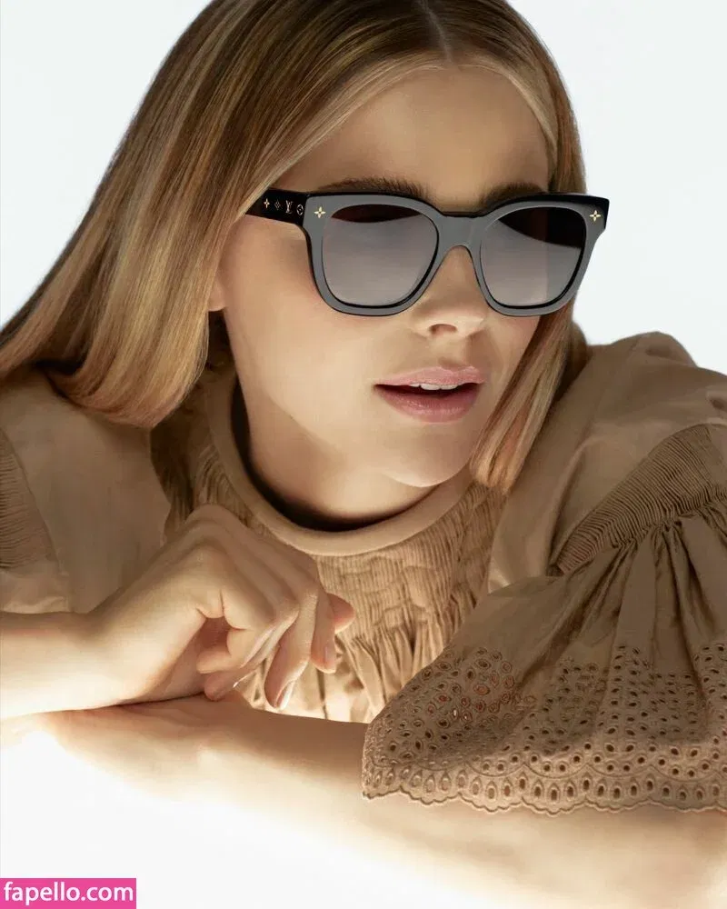 Chloë Grace Moretz / chloegmoretz / https: Onlyfans Photo Gallery 