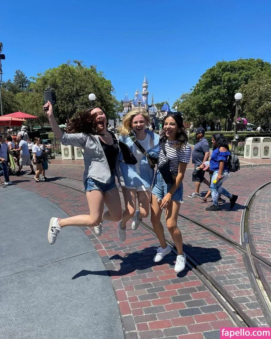 Chloë Grace Moretz / chloegmoretz / https: Onlyfans Photo Gallery 