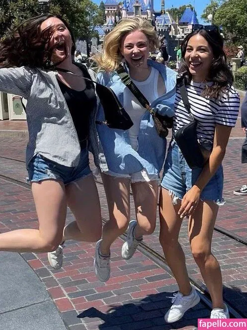 Chloë Grace Moretz / chloegmoretz / https: Onlyfans Photo Gallery 