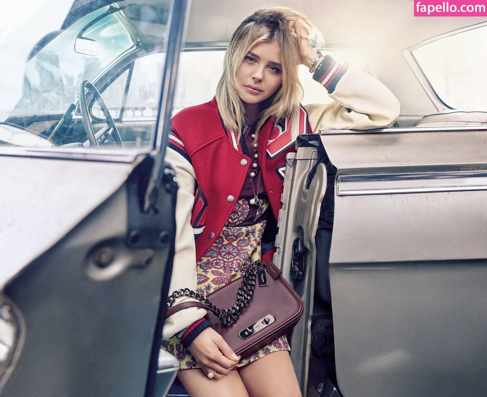 Chloë Grace Moretz / chloegmoretz / https: Onlyfans Photo Gallery 