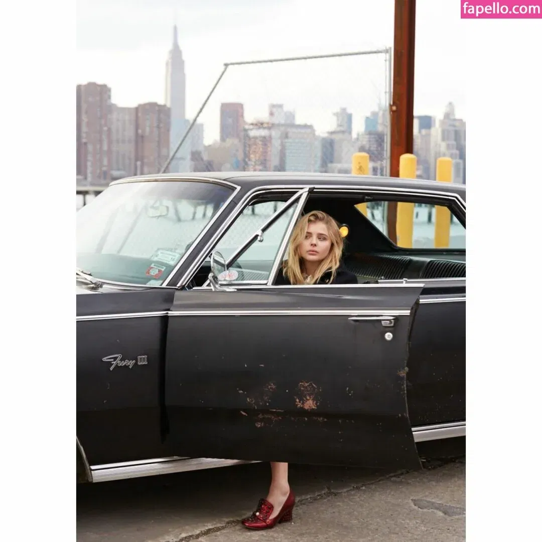 Chloë Grace Moretz / chloegmoretz / https: Onlyfans Photo Gallery 