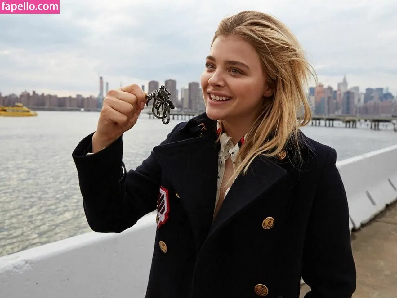 Chloë Grace Moretz / chloegmoretz / https: Onlyfans Photo Gallery 