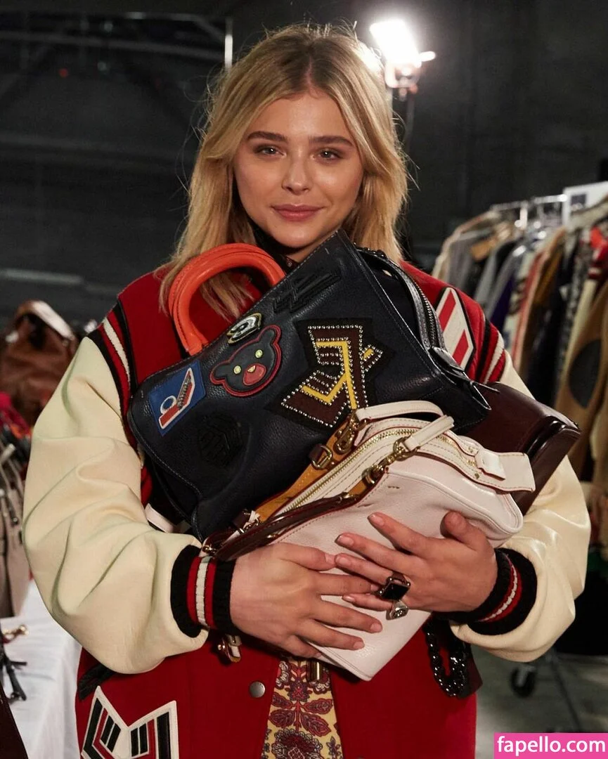 Chloë Grace Moretz / chloegmoretz / https: Onlyfans Photo Gallery 