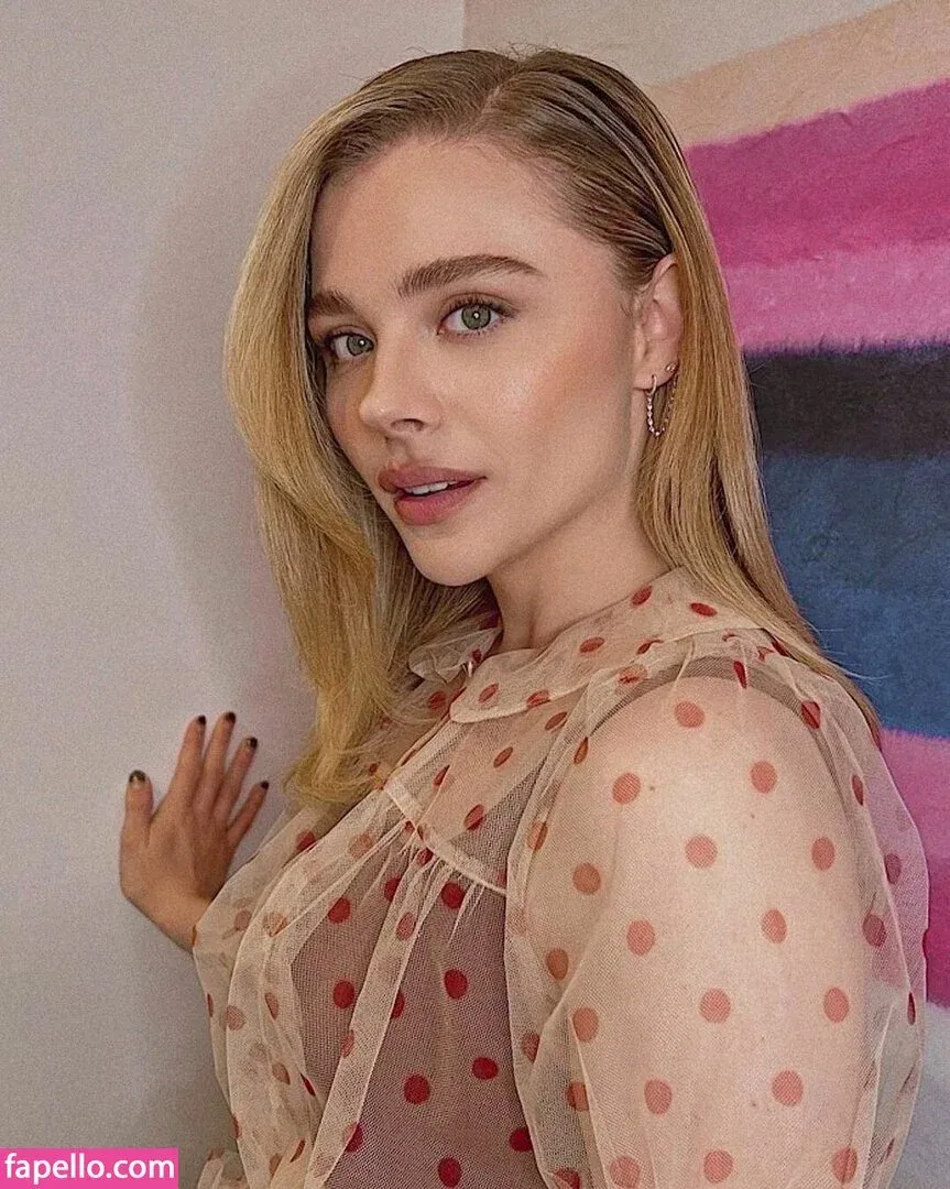 Chloë Grace Moretz / chloegmoretz / https: Onlyfans Photo Gallery 