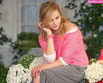 Chloë Grace Moretz / chloegmoretz / https: Onlyfans Photo Gallery 