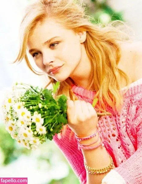 Chloë Grace Moretz / chloegmoretz / https: Onlyfans Photo Gallery 