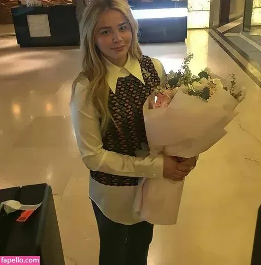 Chloë Grace Moretz / chloegmoretz / https: Onlyfans Photo Gallery 
