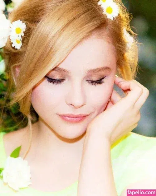 Chloë Grace Moretz / chloegmoretz / https: Onlyfans Photo Gallery 