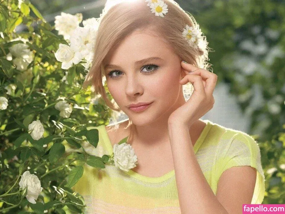 Chloë Grace Moretz / chloegmoretz / https: Onlyfans Photo Gallery 
