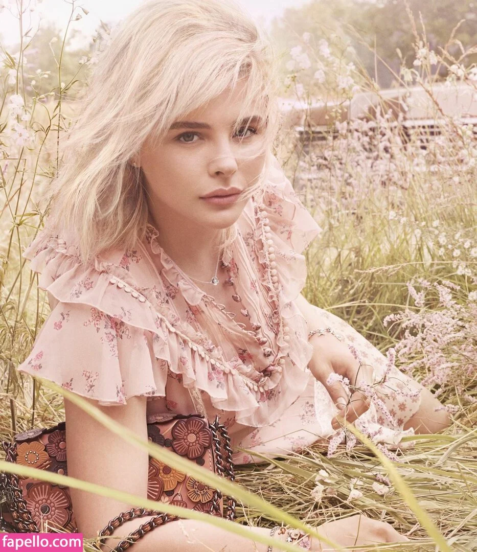 Chloë Grace Moretz / chloegmoretz / https: Onlyfans Photo Gallery 
