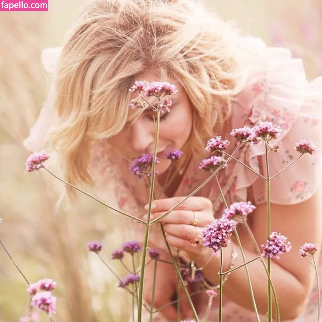 Chloë Grace Moretz / chloegmoretz / https: Onlyfans Photo Gallery 