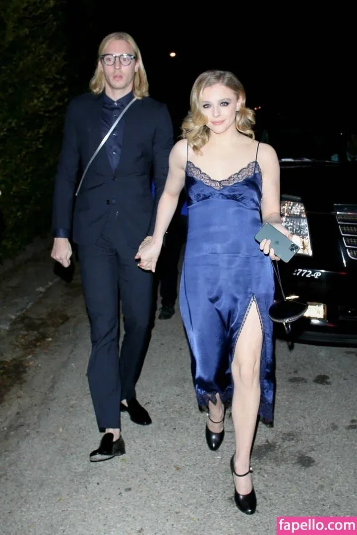 Chloë Grace Moretz / chloegmoretz / https: Onlyfans Photo Gallery 