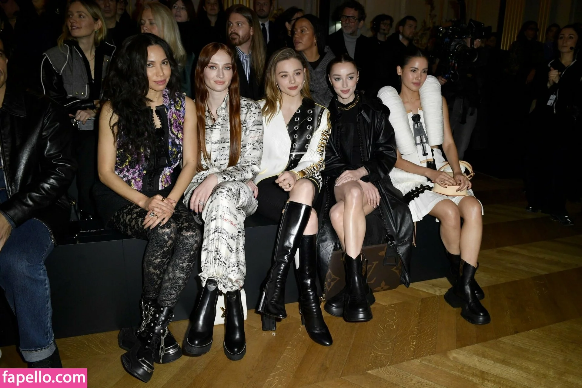 Chloë Grace Moretz / chloegmoretz / https: Onlyfans Photo Gallery 