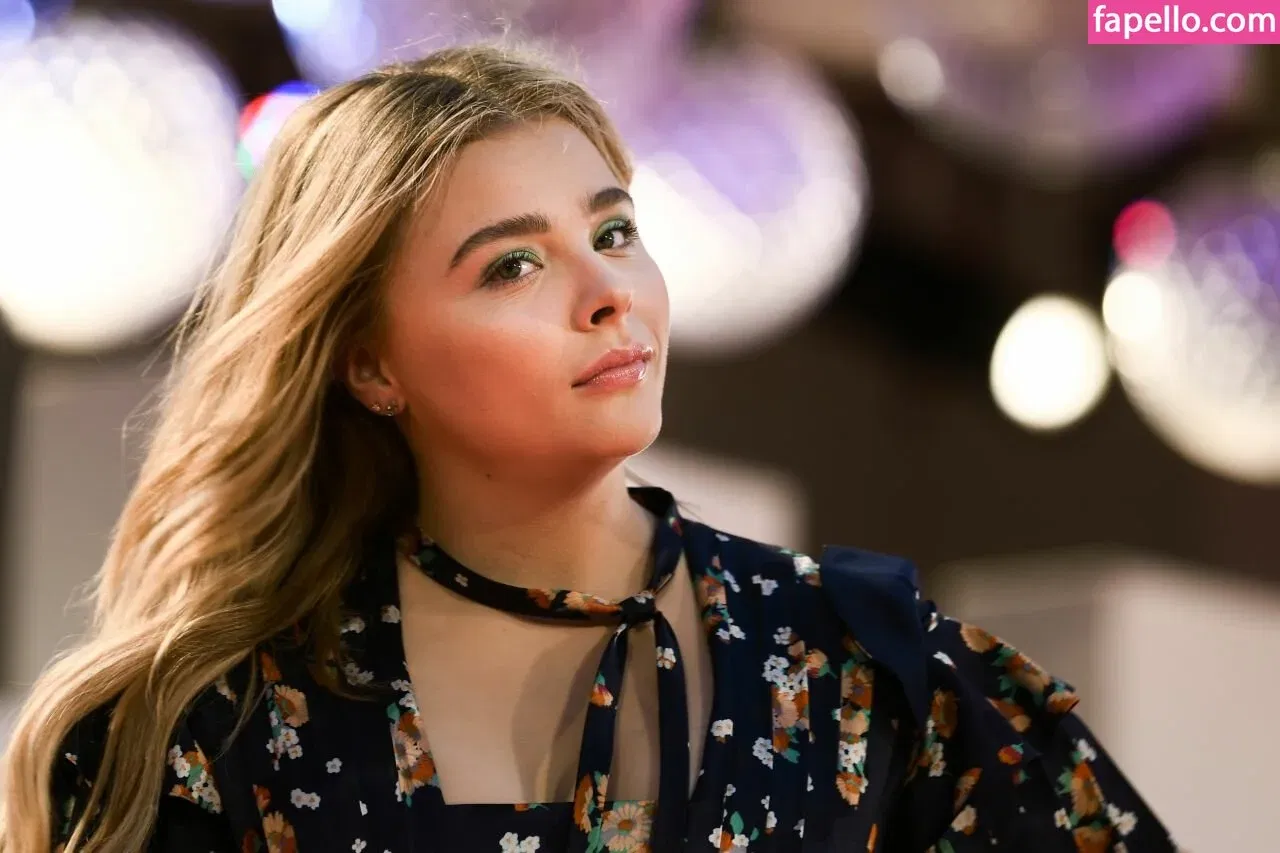 Chloë Grace Moretz / chloegmoretz / https: Onlyfans Photo Gallery 