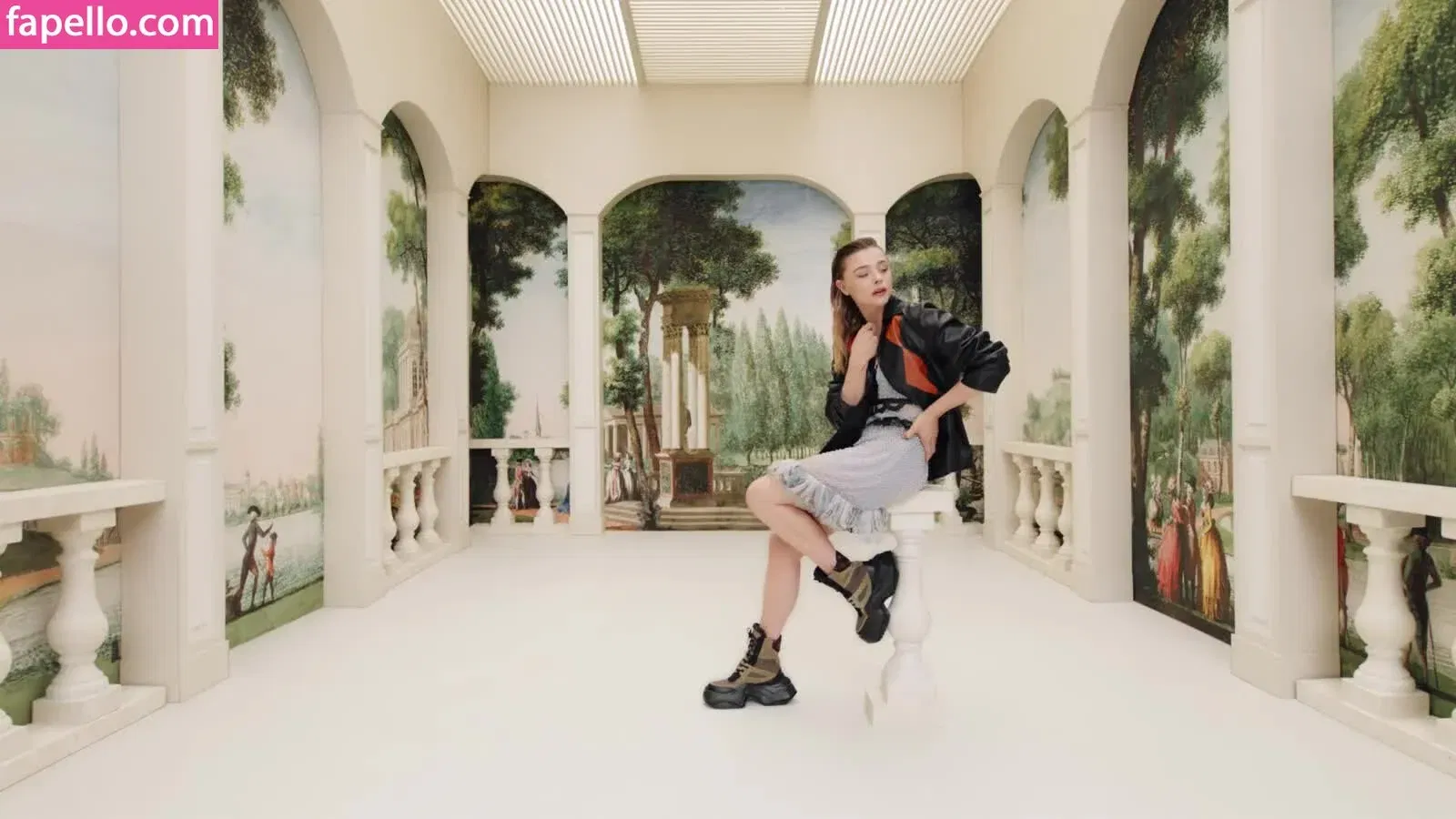 Chloë Grace Moretz / chloegmoretz / https: Onlyfans Photo Gallery 